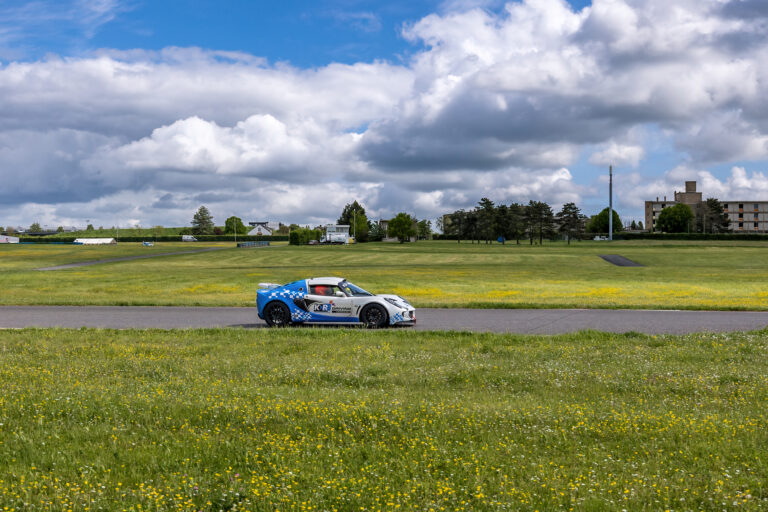 kr driving lotus exige S 260 CUP piste magny cours club